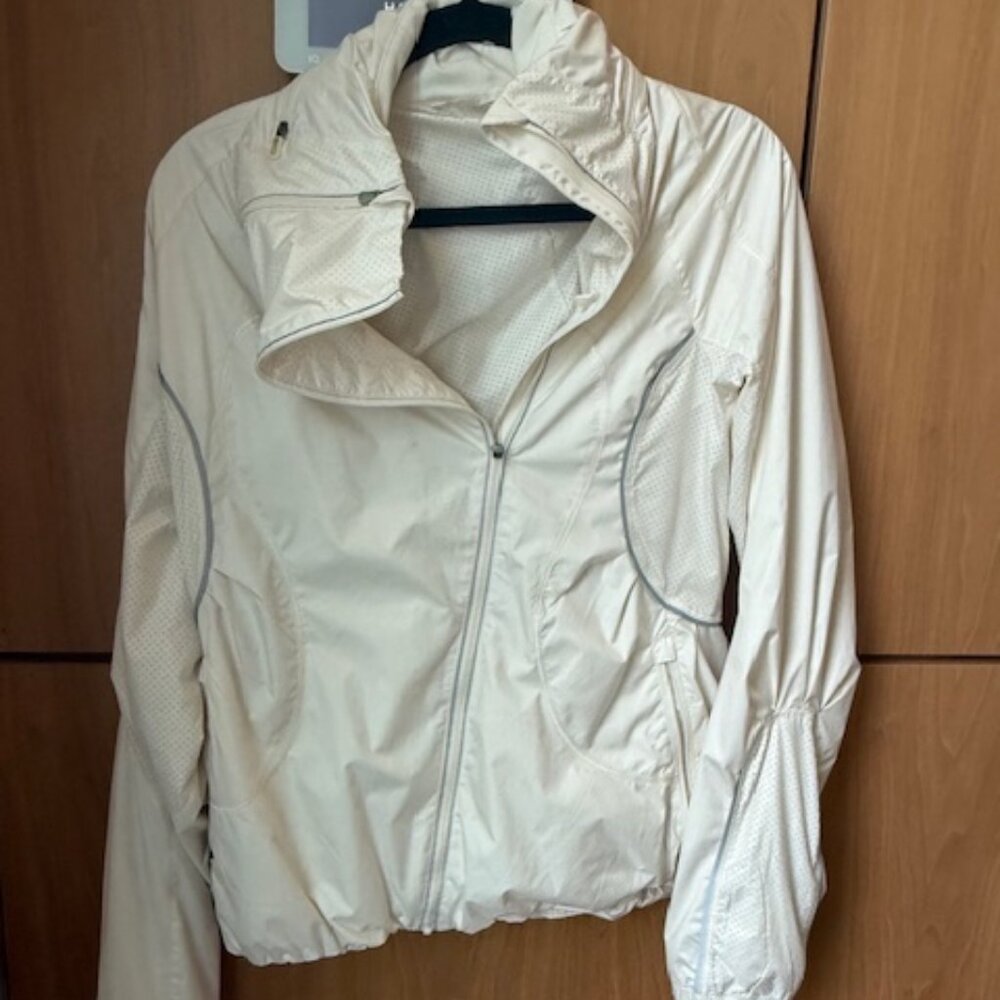 Pre-Loved Lululemon Pearl Zip Windbreaker with Cowl Neck - Size 6